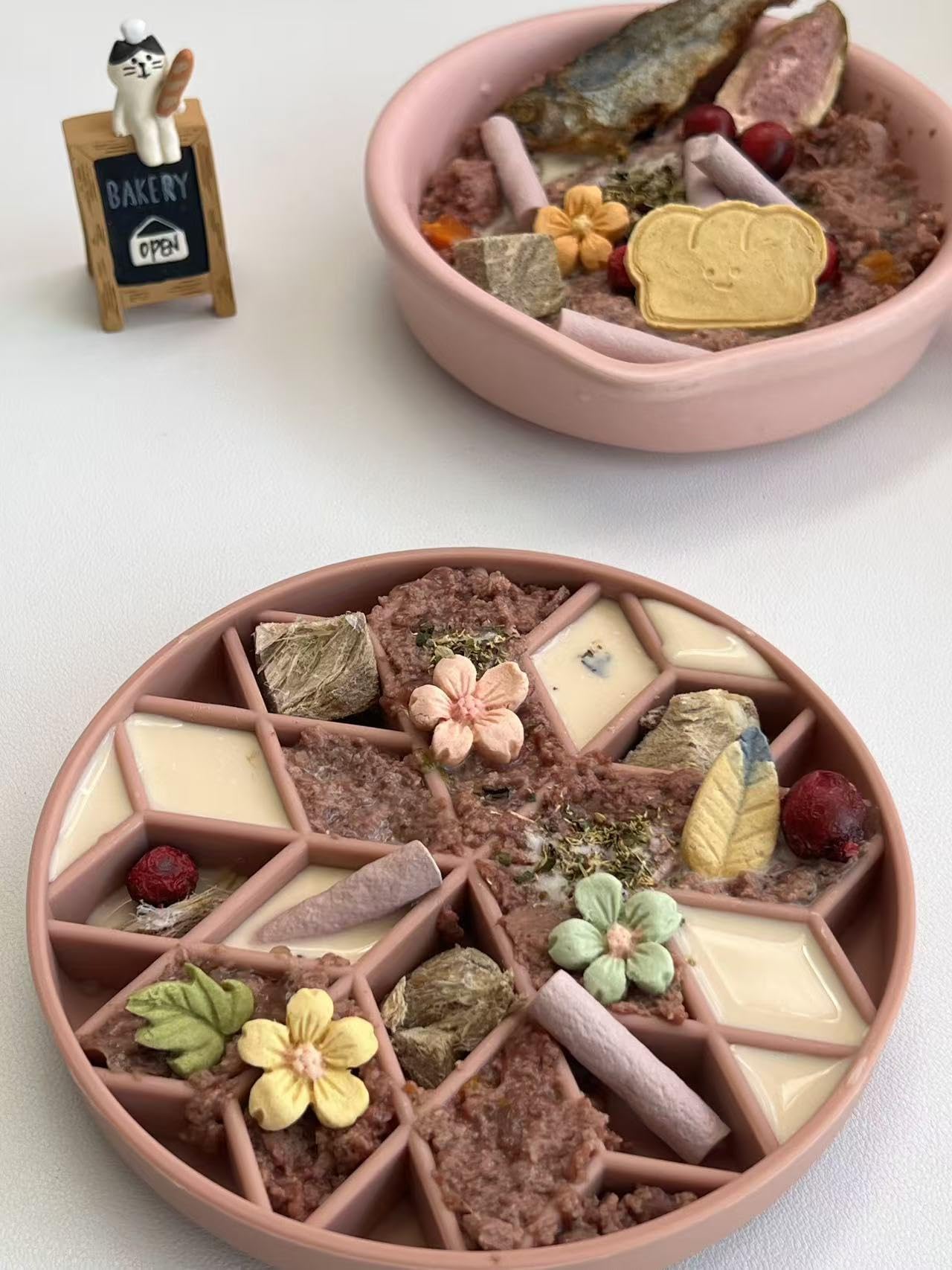 Silicone Puppy Cat Food Bowl with Anti-Slip Suction Cup