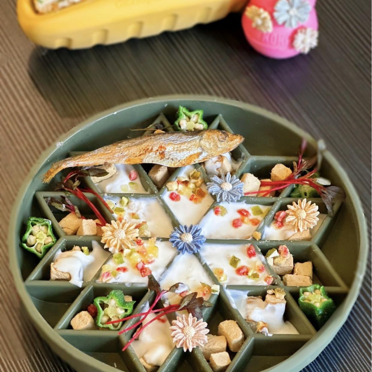 Silicone Puppy Cat Food Bowl with Anti-Slip Suction Cup